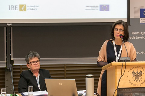 Madgalena Szpotowicz, PhD,  from IBE (on the right) during the Conference in Warsaw.